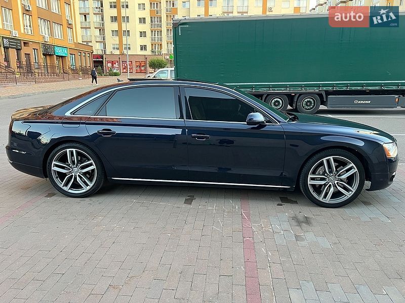 Седан Audi A8 2011 в Вишневом
