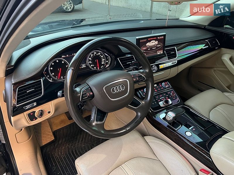 Седан Audi A8 2011 в Вишневом
