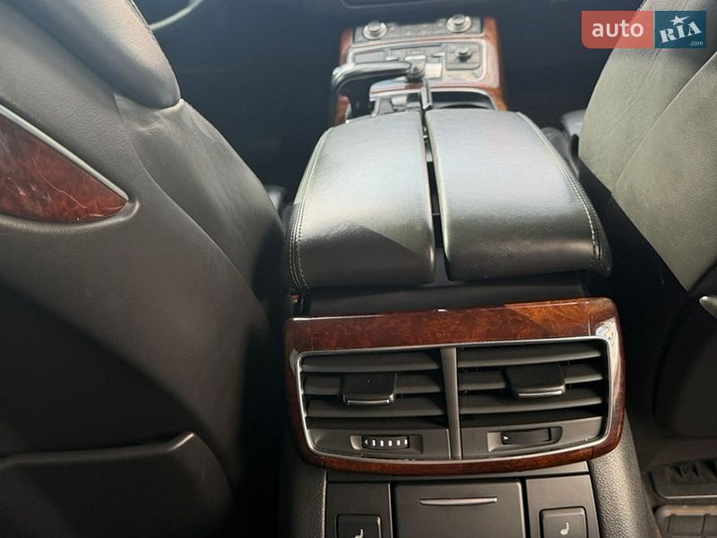 Седан Audi A8 2011 в Хусті