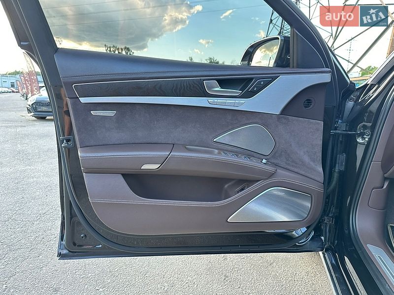 Седан Audi A8 2012 в Харкові