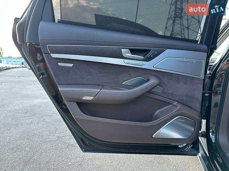 Седан Audi A8 2012 в Харкові
