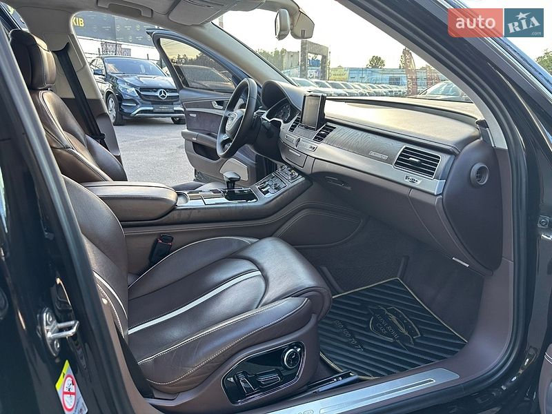 Седан Audi A8 2012 в Харкові