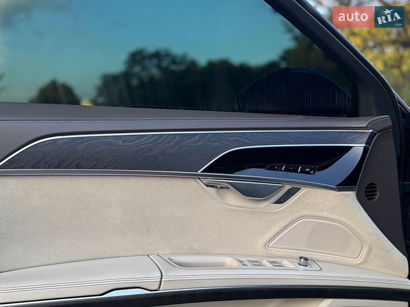 Седан Audi A8 2018 в Днепре