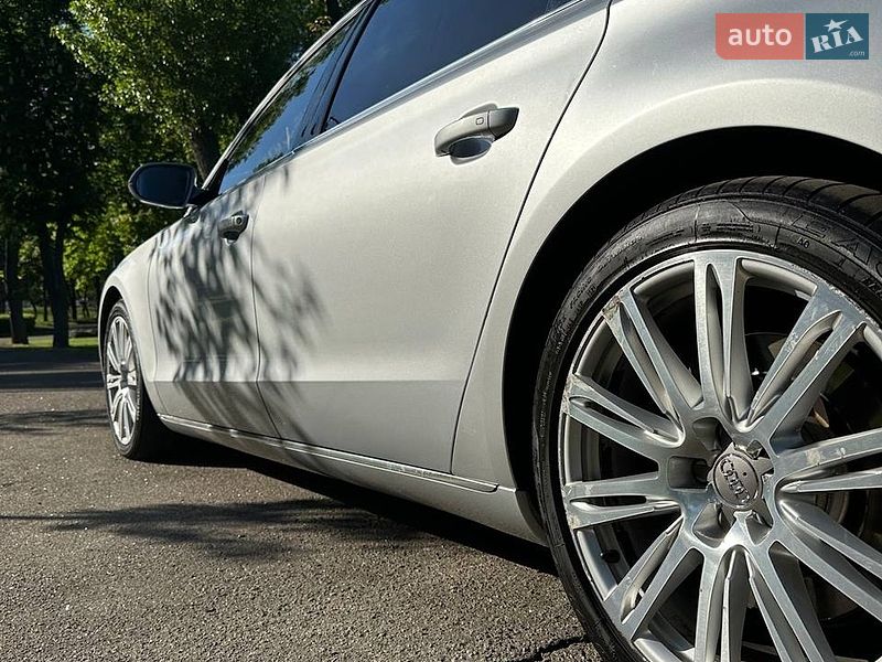 Седан Audi A8 2011 в Києві
