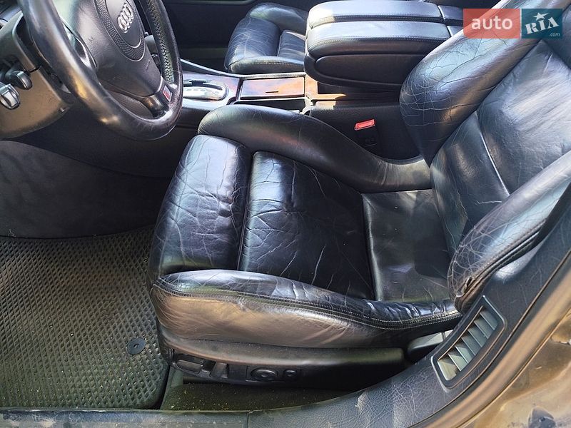 Седан Audi A8 1995 в Очакове