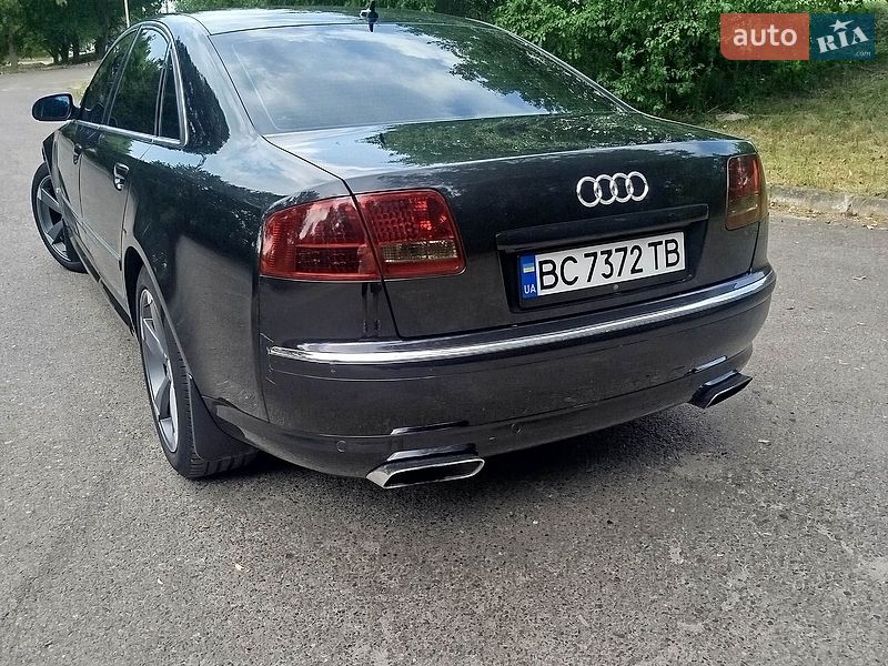 Седан Audi A8 2005 в Рава-Русской