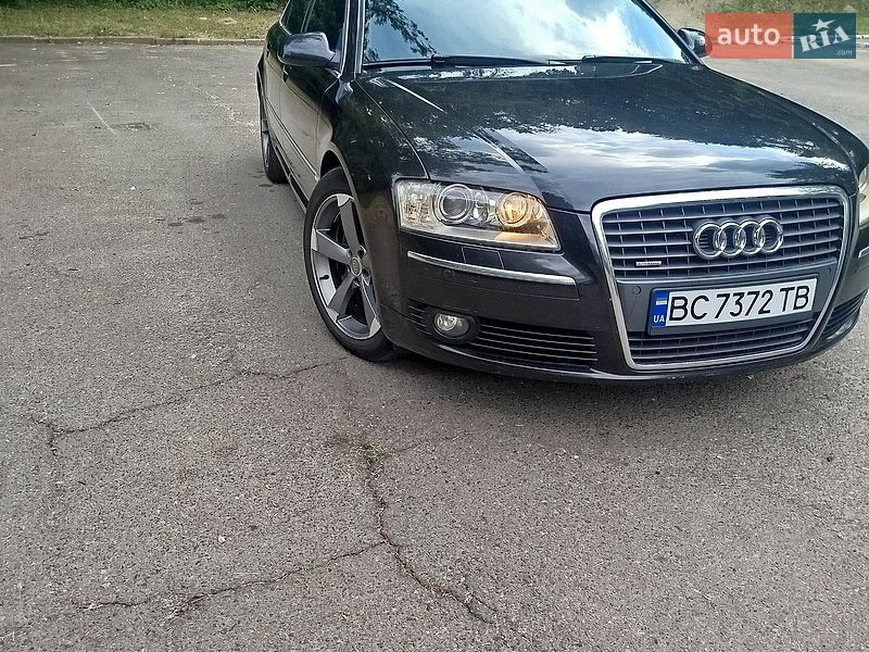 Седан Audi A8 2005 в Рава-Русской