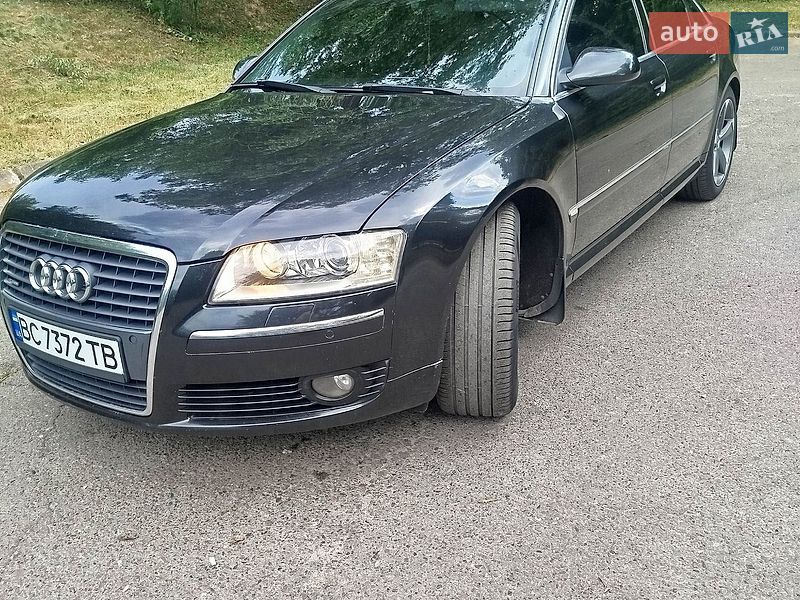 Седан Audi A8 2005 в Рава-Русской