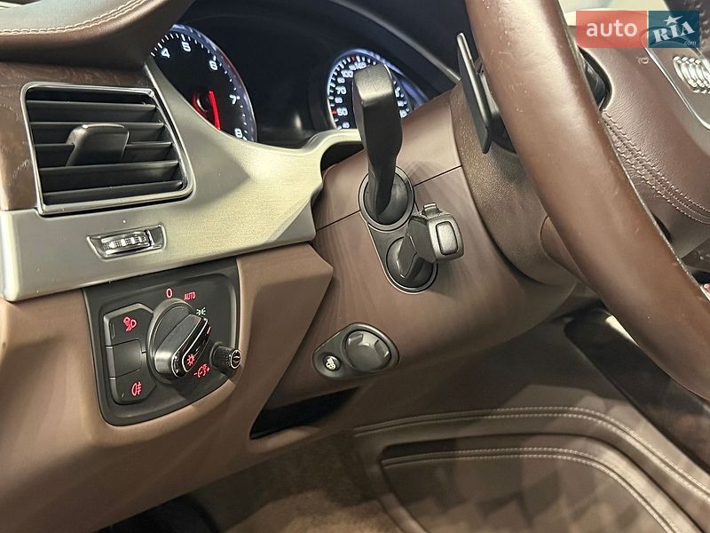 Седан Audi A8 2013 в Одесі