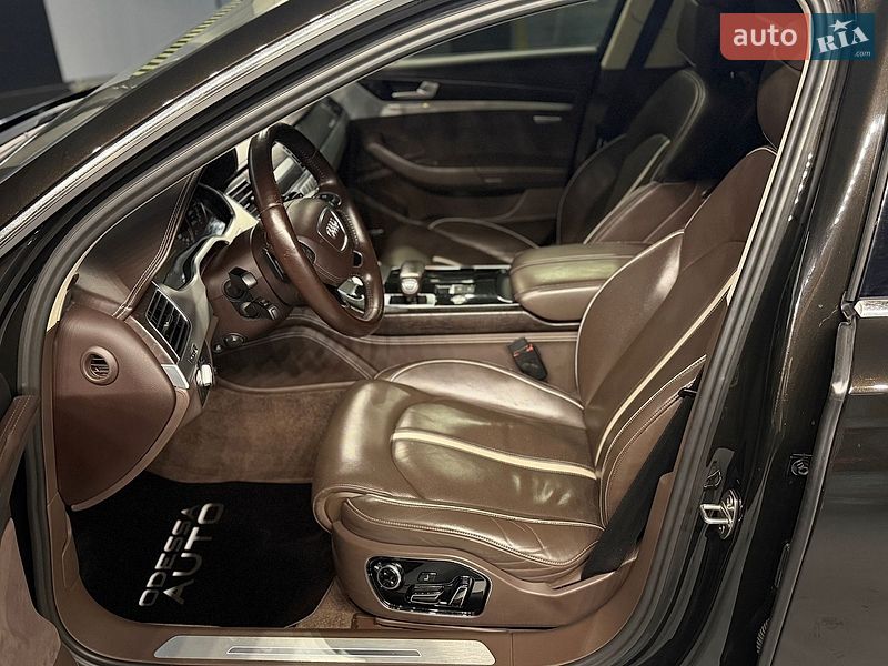 Седан Audi A8 2013 в Одесі