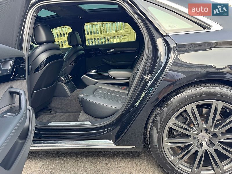 Седан Audi A8 2015 в Тернополе