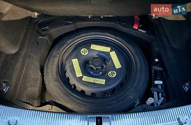 Седан Audi A8 2015 в Львові