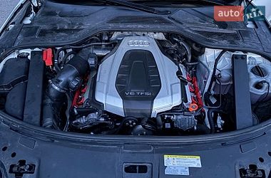 Седан Audi A8 2015 в Львові