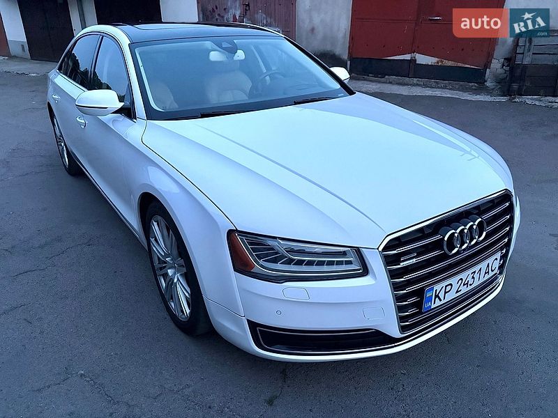 Седан Audi A8 2015 в Львові