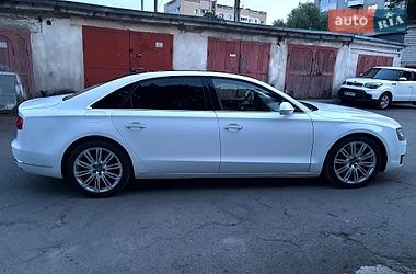 Седан Audi A8 2015 в Львові