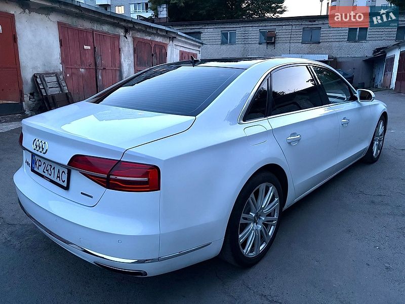 Седан Audi A8 2015 в Львові