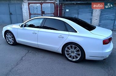 Седан Audi A8 2015 в Львові