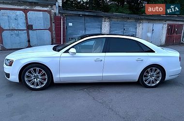 Седан Audi A8 2015 в Львові