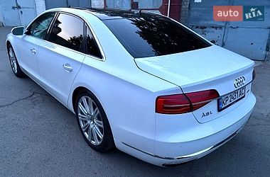 Седан Audi A8 2015 в Львові