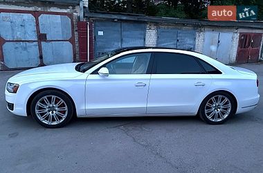 Седан Audi A8 2015 в Львові
