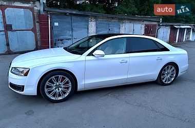 Седан Audi A8 2015 в Львові