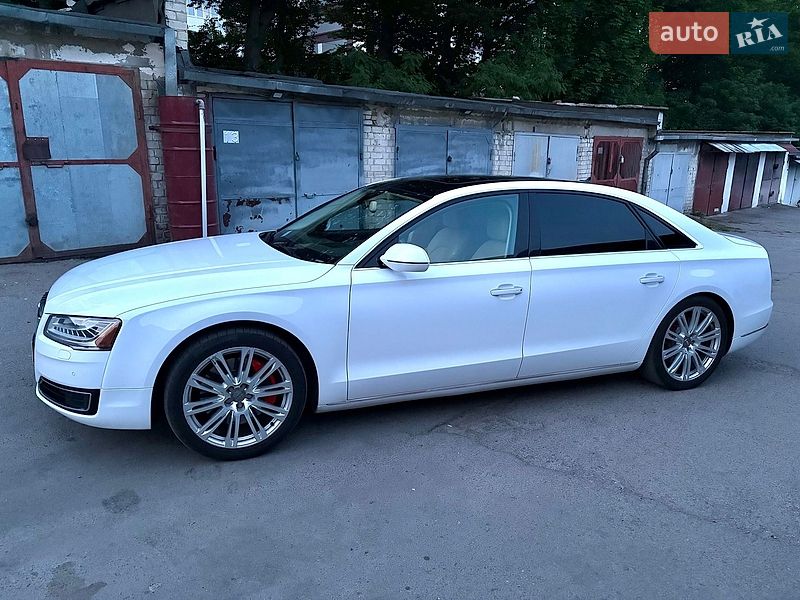Седан Audi A8 2015 в Львові