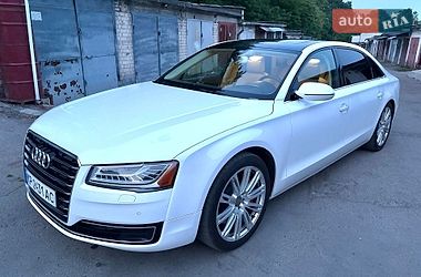Седан Audi A8 2015 в Львові