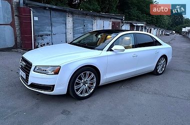 Седан Audi A8 2015 в Львові