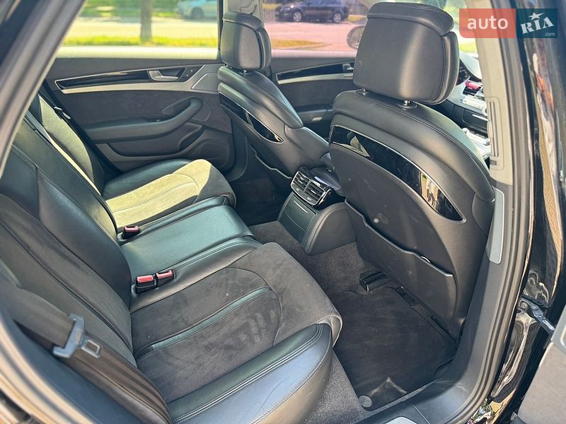 Седан Audi A8 2012 в Киеве
