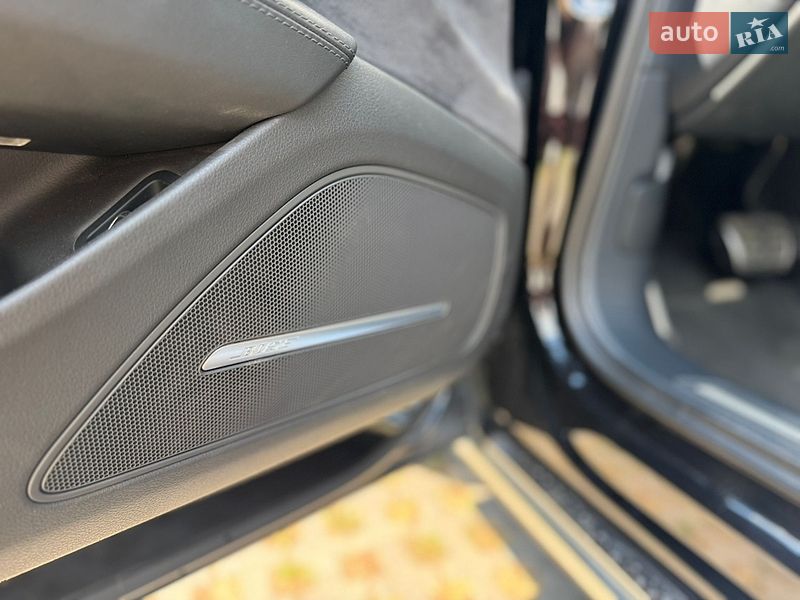 Седан Audi A8 2012 в Киеве