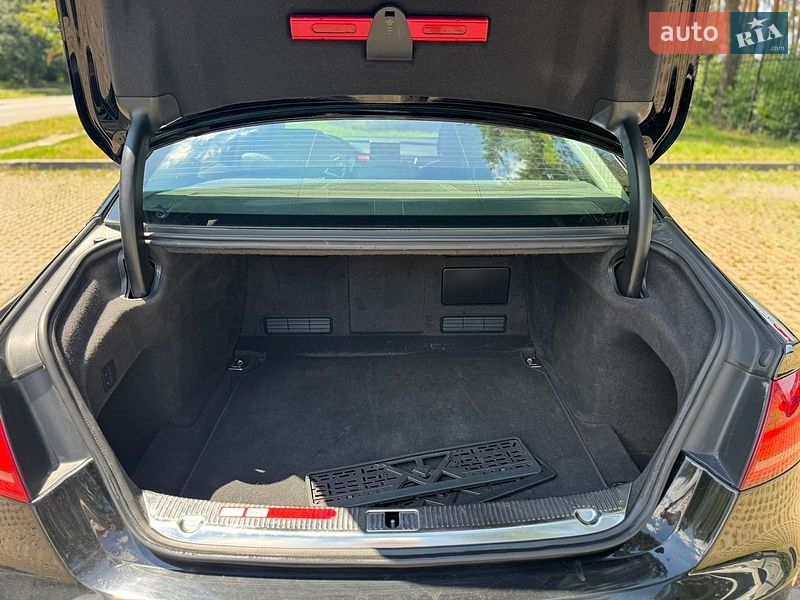 Седан Audi A8 2012 в Киеве