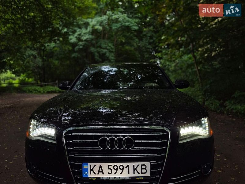 Седан Audi A8 2012 в Львові