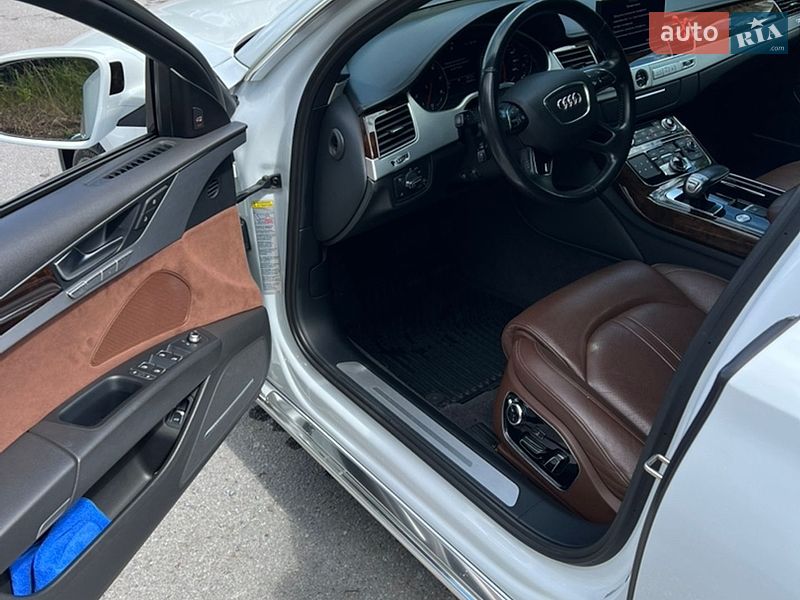 Седан Audi A8 2013 в Житомирі