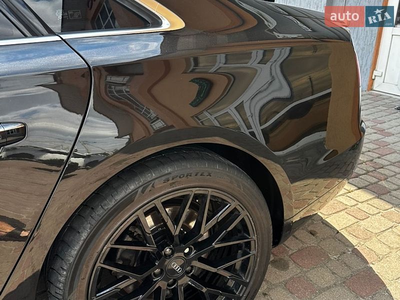 Седан Audi A8 2012 в Львові