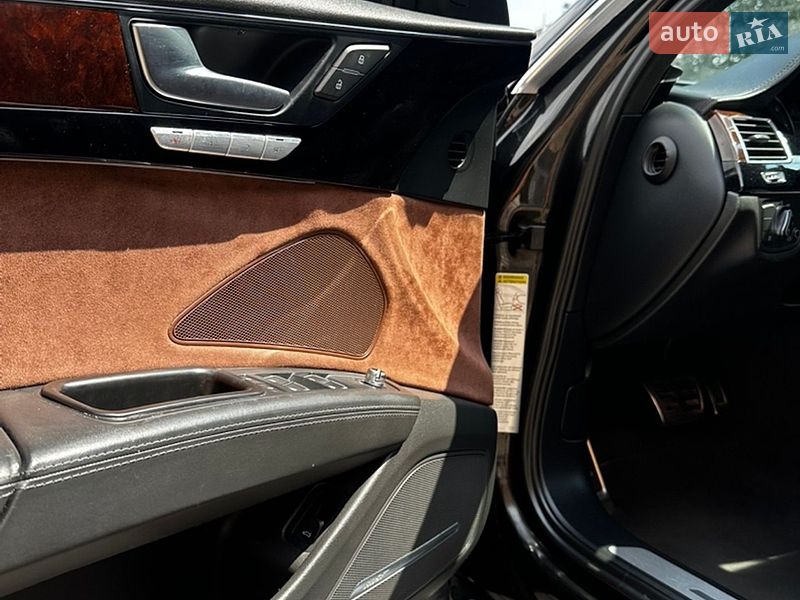 Седан Audi A8 2012 в Львові