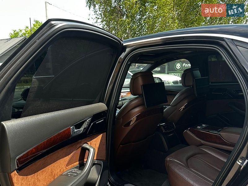 Седан Audi A8 2012 в Львові