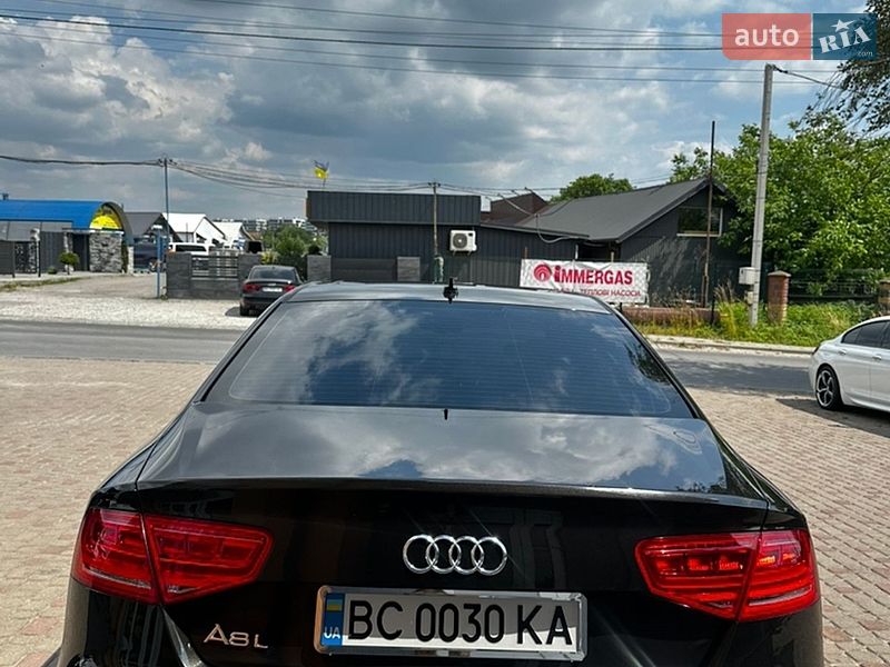 Седан Audi A8 2012 в Львові