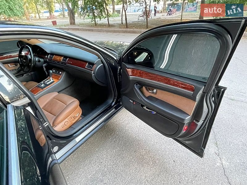 Седан Audi A8 2004 в Николаеве