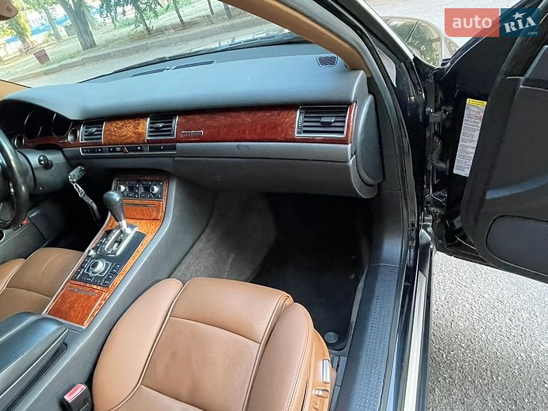 Седан Audi A8 2004 в Николаеве