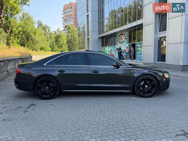 Седан Audi A8 2013 в Рівному