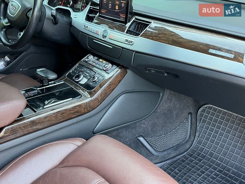 Седан Audi A8 2013 в Рівному