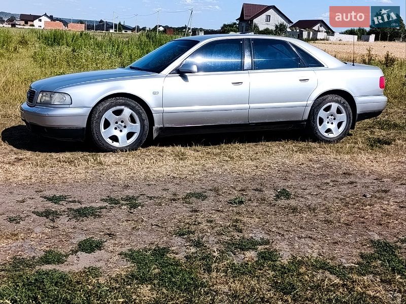 Седан Audi A8 2000 в Здолбунове