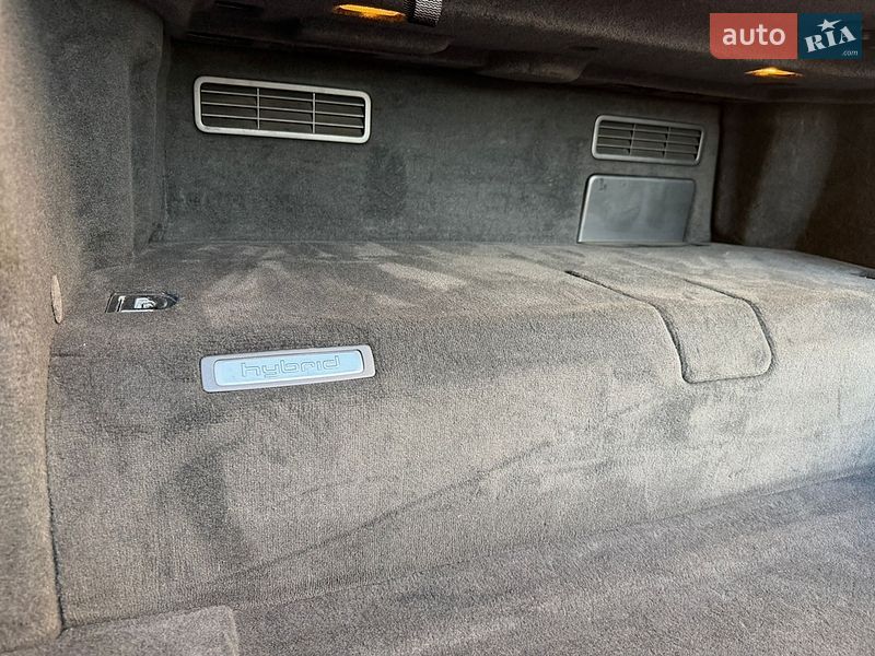 Седан Audi A8 2012 в Киеве
