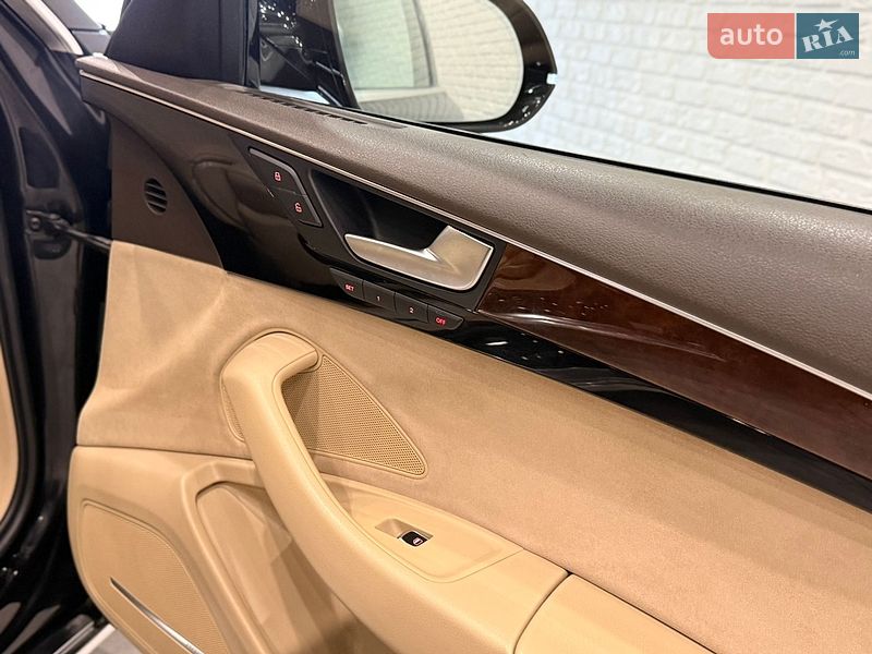 Седан Audi A8 2012 в Одессе