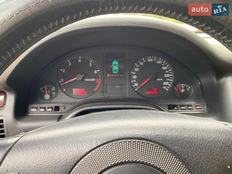 Седан Audi A8 2000 в Ярмолинцах