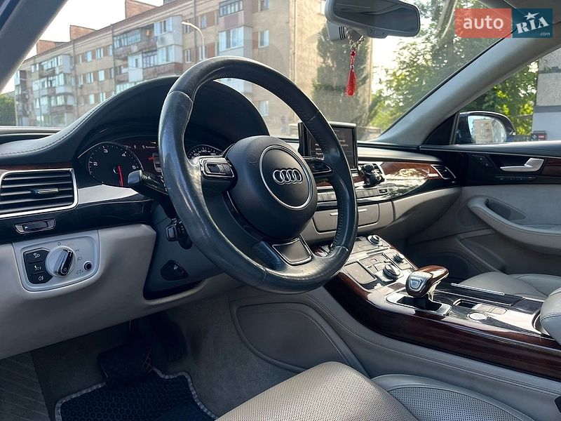 Седан Audi A8 2010 в Вінниці