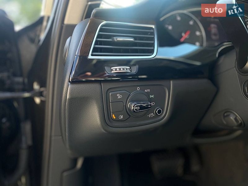 Седан Audi A8 2017 в Киеве