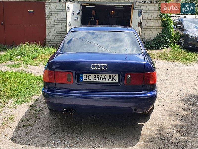 Седан Audi A8 1996 в Києві