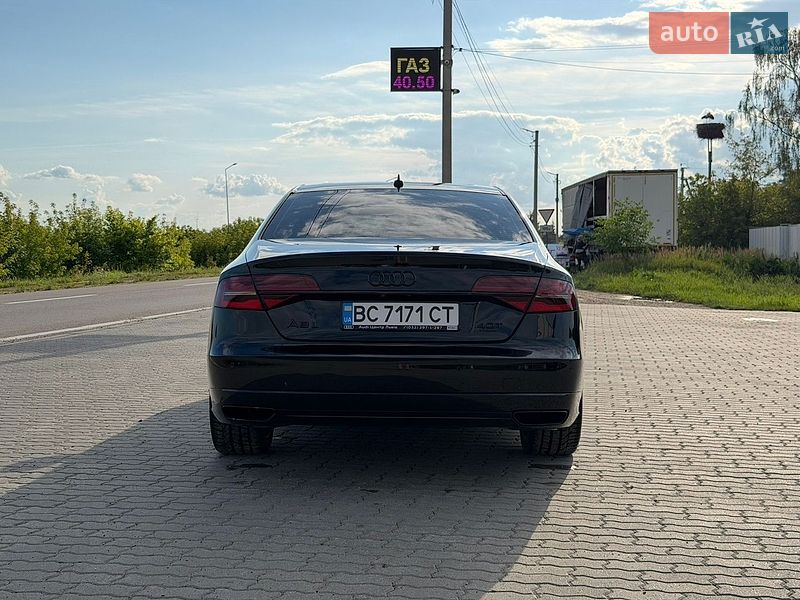 Седан Audi A8 2015 в Львове