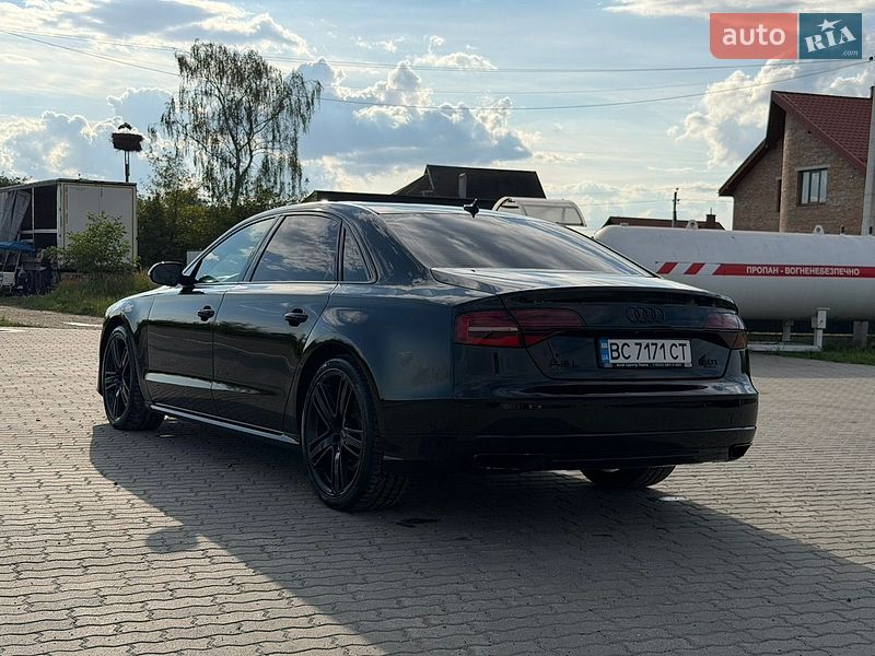 Седан Audi A8 2015 в Львове